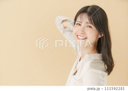 女性　ポートレート 111592281