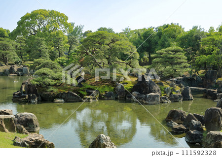 世界遺産　京都　二条城二の丸庭園 111592328