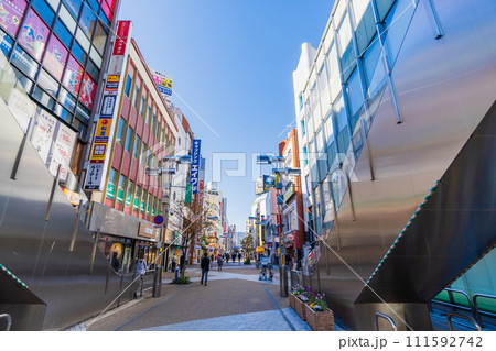 東京都　八王子駅前風景　西放射線ユーロード 111592742