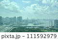 晴れた日の都市の風景 111592979