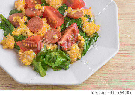 ホウレン草と玉子とトマトの炒め物 ホウレン草と玉子とトマトの炒め物 111594385