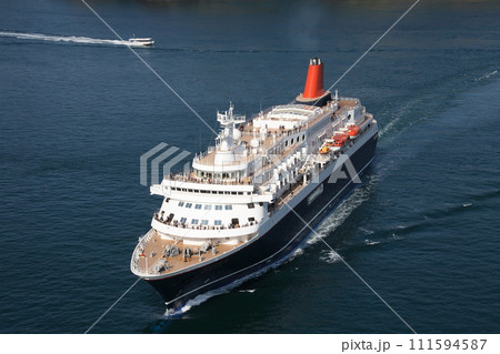 来島海峡大橋を通過するにっぽん丸 来島海峡大橋を通過するにっぽん丸 111594587