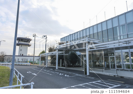 伊豆諸島への玄関口である調布空港ビル 伊豆諸島への玄関口である調布空港ビル 111594684