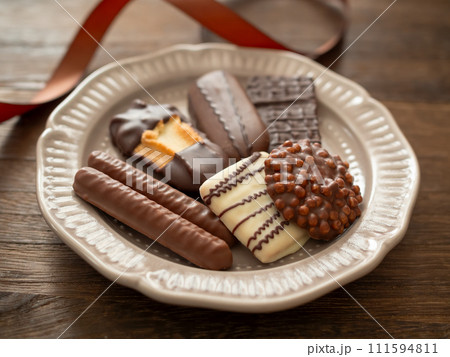 チョコレートクッキーの盛り合わせ チョコレートクッキーの盛り合わせ 111594811