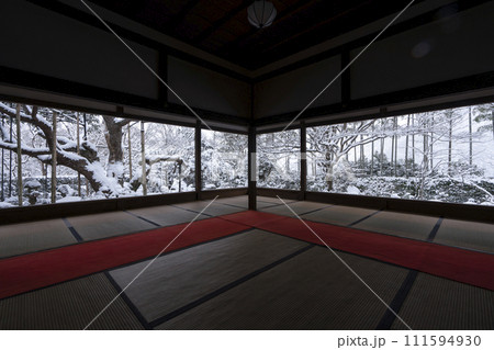 京都大原　宝泉院　雪景色の盤桓園 111594930