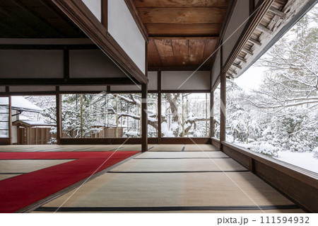 京都大原　宝泉院　雪景色の盤桓園 111594932