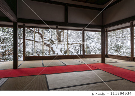 京都大原　宝泉院　雪景色の盤桓園 111594934