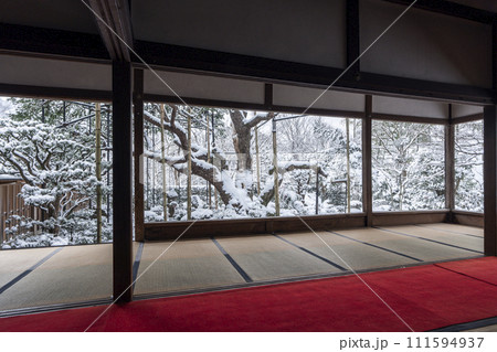 京都大原　宝泉院　雪景色の盤桓園 111594937