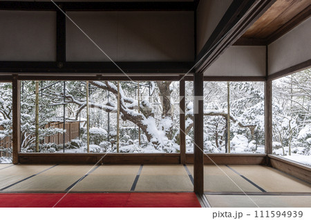 京都大原　宝泉院　雪景色の盤桓園 111594939