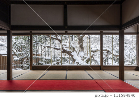 京都大原　宝泉院　雪景色の盤桓園 111594940