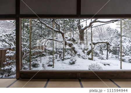 京都大原 宝泉院 雪景色の盤桓園 京都大原 宝泉院 雪景色の盤桓園 111594944