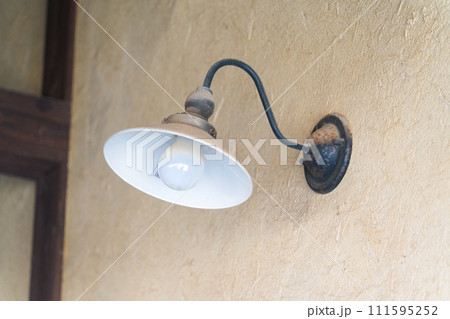 レトロな玄関灯 レトロな玄関灯 111595252