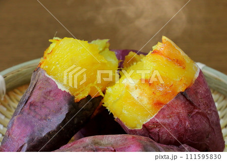 熱々の焼き芋(紅はるか) 熱々の焼き芋(紅はるか) 111595830