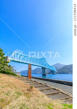 冬の生月大橋 長崎県平戸市 冬の生月大橋 長崎県平戸市 111596414