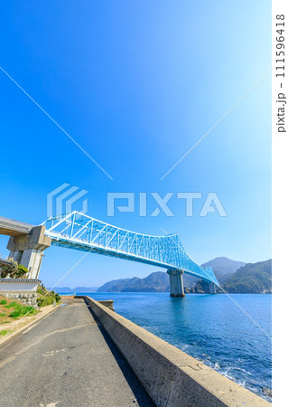 冬の生月大橋 長崎県平戸市 冬の生月大橋 長崎県平戸市 111596418