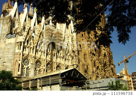バルセロナの工事中のサグラダファミリア 111596738