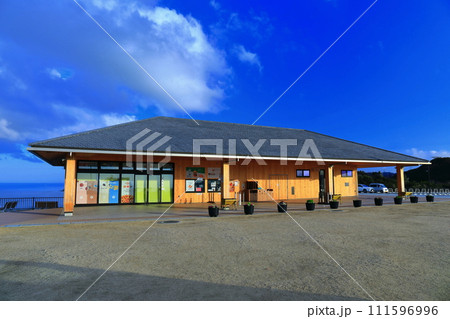 【兵庫県】朝日を浴びる道の駅うずしお（うずまちテラス） 111596996