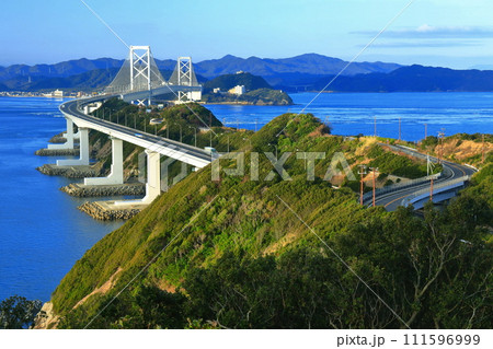 淡路島から見た鳴門海峡と大鳴門橋 淡路島から見た鳴門海峡と大鳴門橋 111596999