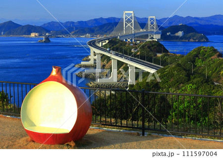 淡路島から見た鳴門海峡と大鳴門橋 淡路島から見た鳴門海峡と大鳴門橋 111597004