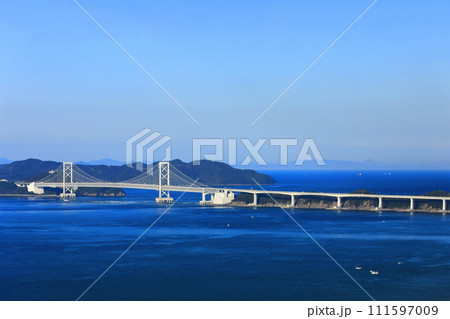 淡路島から見た鳴門海峡と大鳴門橋 淡路島から見た鳴門海峡と大鳴門橋 111597009