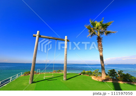 【兵庫県】快晴の淡路テラス(岬のブランコ) 【兵庫県】快晴の淡路テラス(岬のブランコ) 111597050