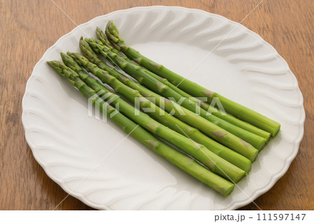 アスパラガス　茹で立て　サラダ　 111597147