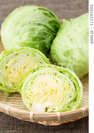 麻背景のレタス 111597888