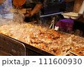 屋台料理の熱気 111600930