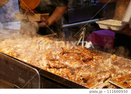 屋台料理の熱気 屋台料理の熱気 111600930