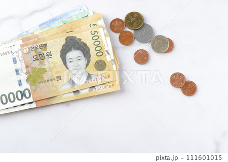 韓国の通貨、ウォンKRW（紙幣と硬貨） 111601015