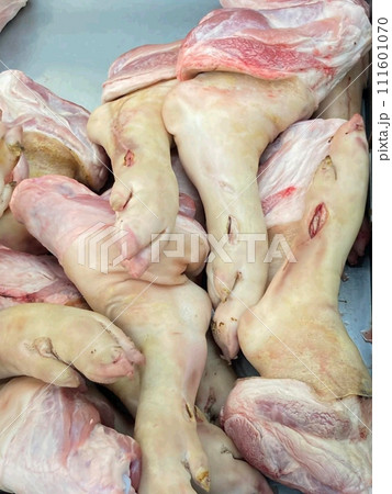 fresh chicken at the market fresh chicken at the market 111601070