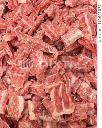fresh pork in the market 111601072