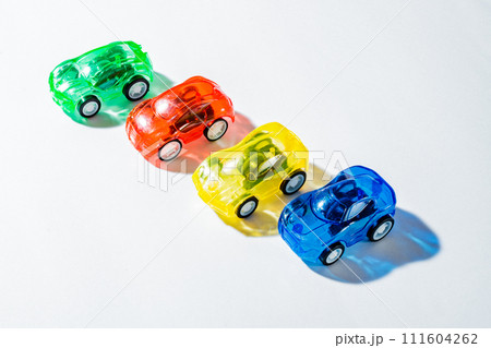 カラフルな自動車　車　ミニカー 111604262