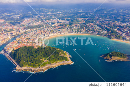 High view of San-Sebastian with Beach of La Concha and boats at sea High view of San-Sebastian with Beach of La Concha and boats at sea 111605644