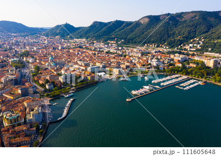 View of Como city on shore of lake View of Como city on shore of lake 111605648