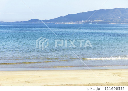 福岡県宗像市の綺麗な海 福岡県宗像市の綺麗な海 111606533