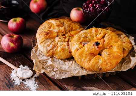 Delicious fresh sweet vertuta with apple 111608101