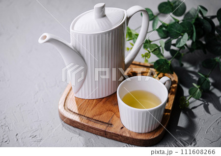 Japanese green tea in white cup and teapot 111608266