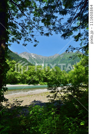 北アルプス 上高地　夏景色 111608864