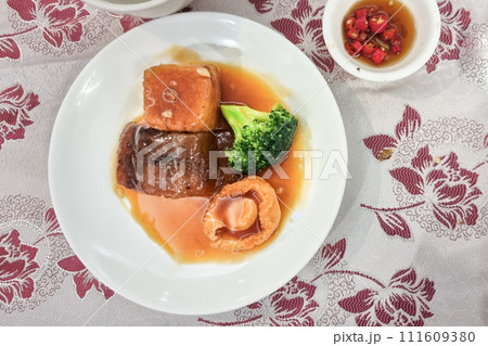 Overhead view of braised abalone with sea cucumber, brocolli and tofu. Popular food among the Chinese in celebration 111609380