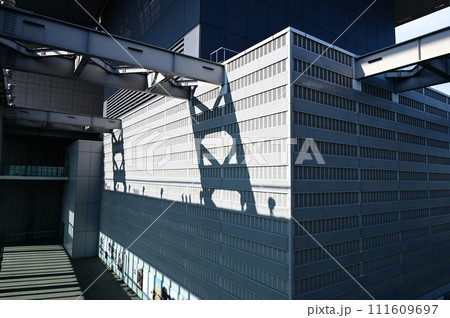 スカイプロムナード44階の内部と世界遺産の壁面展示 スカイプロムナード44階の内部と世界遺産の壁面展示 111609697