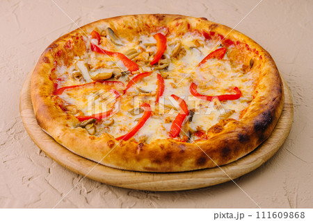 Delicious pizza with chicken, pepper and mushrooms Delicious pizza with chicken, pepper and mushrooms 111609868