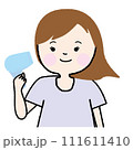 ドライヤーをする女性 111611410