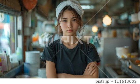 腕組みをするラーメン屋の女性店主のイラスト素材 [111613005] - PIXTA