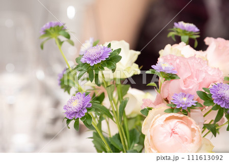 恋愛運と結婚運の上がるピンク色の花々　装花 111613092