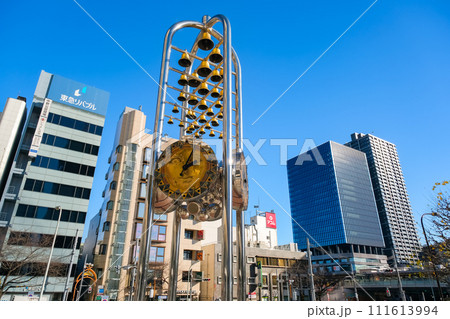 東京都中野区 中野サンプラザ時計台と中野の街並み 111613994