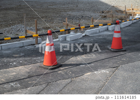 歩車道境界ブロックの据付工事　 111614185