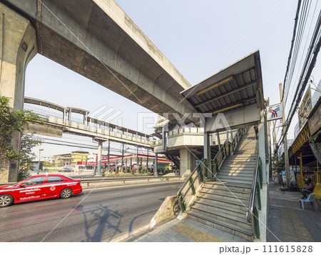 バンコク BTSスカイトレイン べーリン駅入口 / BTS Bearing, Bangkok バンコク BTSスカイトレイン べーリン駅入口 / BTS Bearing, Bangkok 111615828