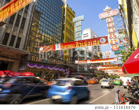 タイ・バンコク 旧正月のチャイナタウン・ヤワラー通り / Bangkok, Thailand 111616870