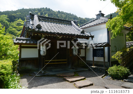 新緑の善峯寺　本坊入口の門　京都市西京区 111618373